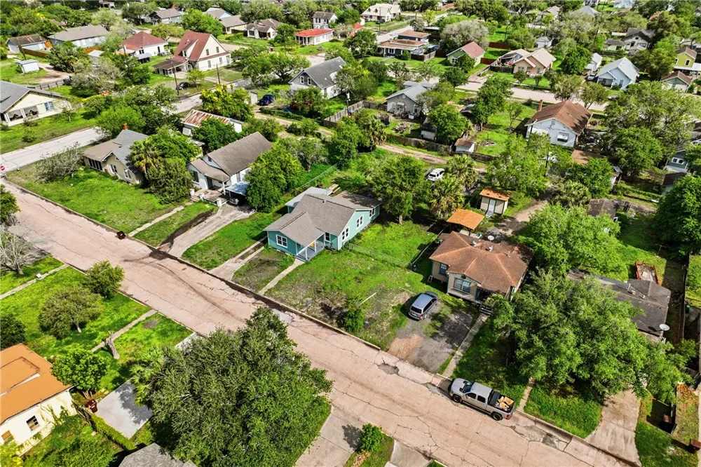 516 E Johnston Avenue Kingsville, TX 78363