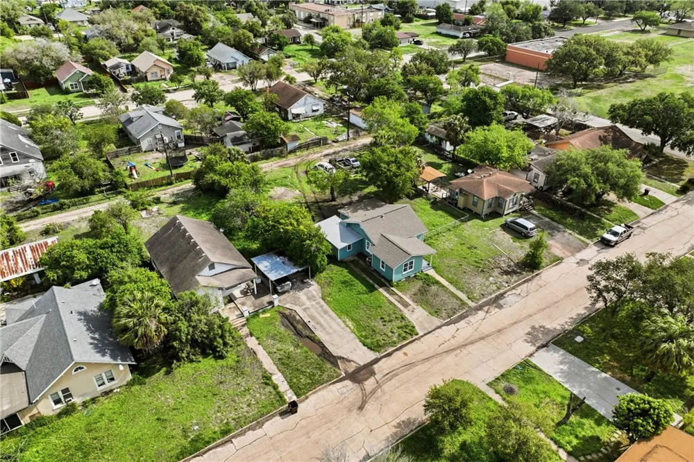516 E Johnston Avenue Kingsville, TX 78363