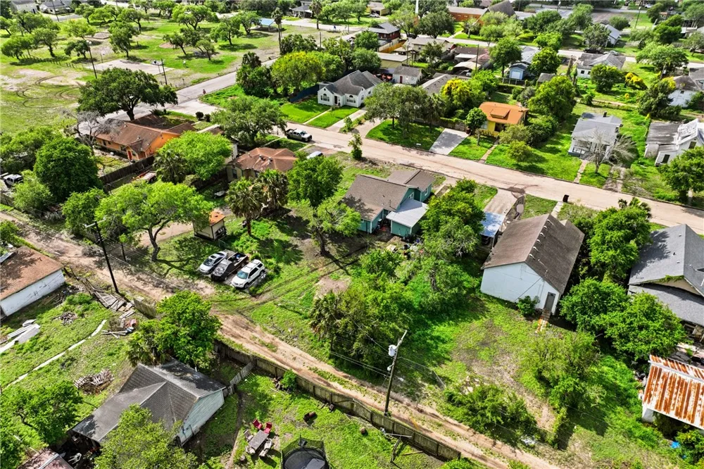 516 E Johnston Avenue Kingsville, TX 78363