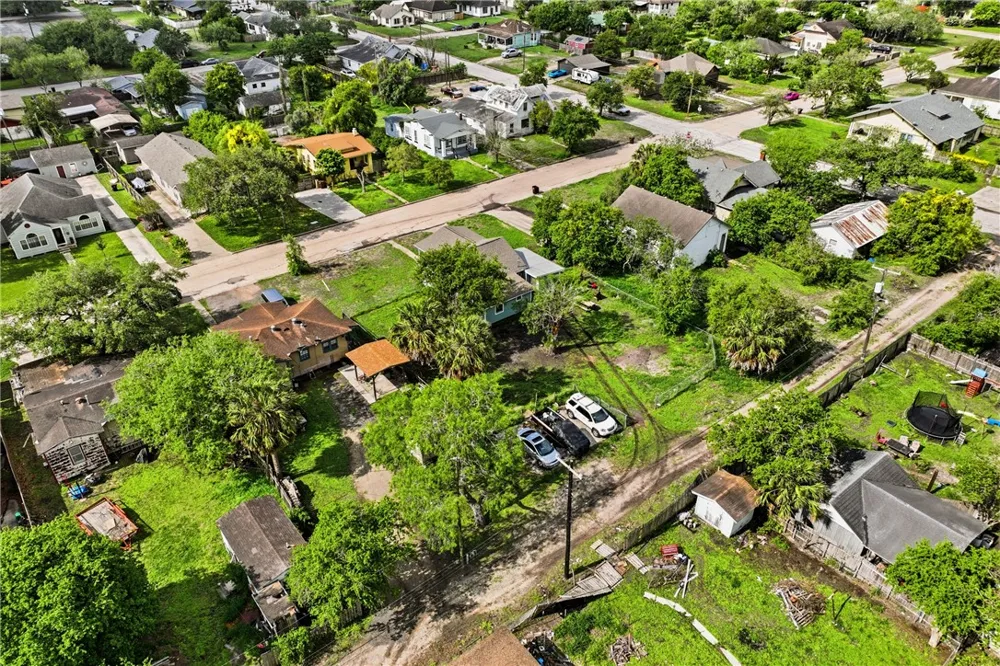 516 E Johnston Avenue Kingsville, TX 78363
