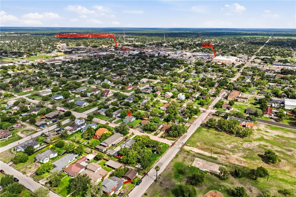 516 E Johnston Avenue Kingsville, TX 78363