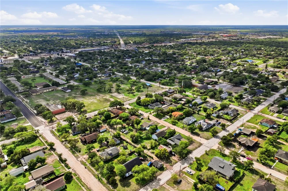 516 E Johnston Avenue Kingsville, TX 78363