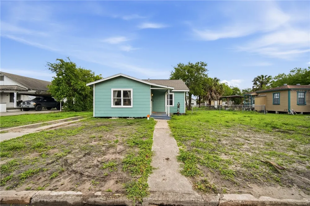 516 E Johnston Avenue Kingsville, TX 78363