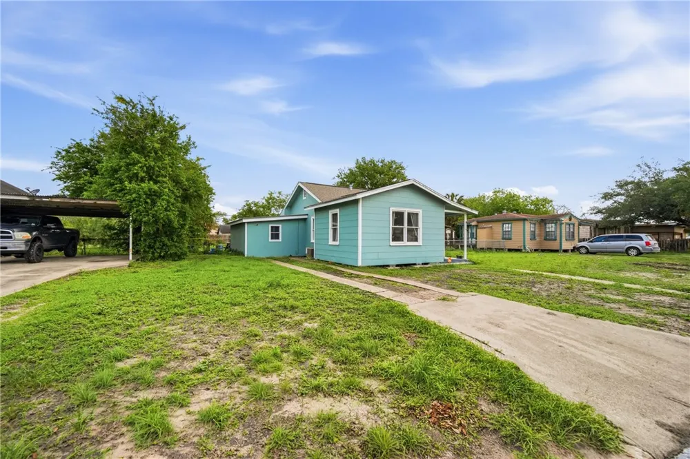 516 E Johnston Avenue Kingsville, TX 78363