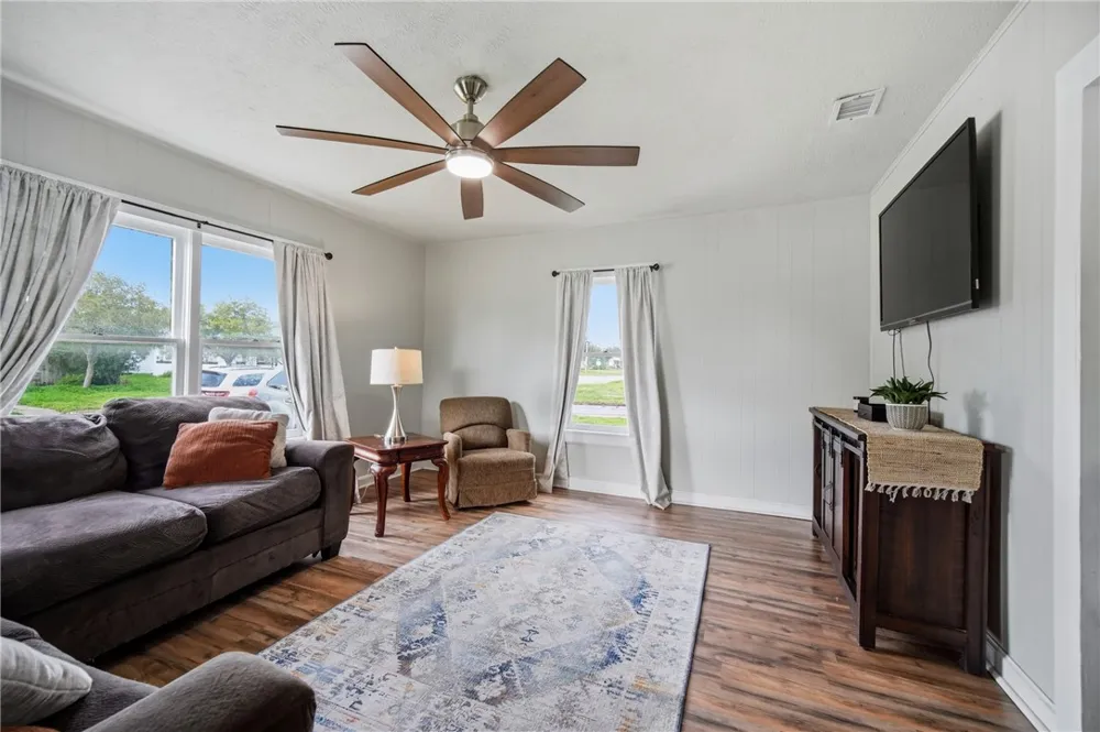 516 E Johnston Avenue Kingsville, TX 78363