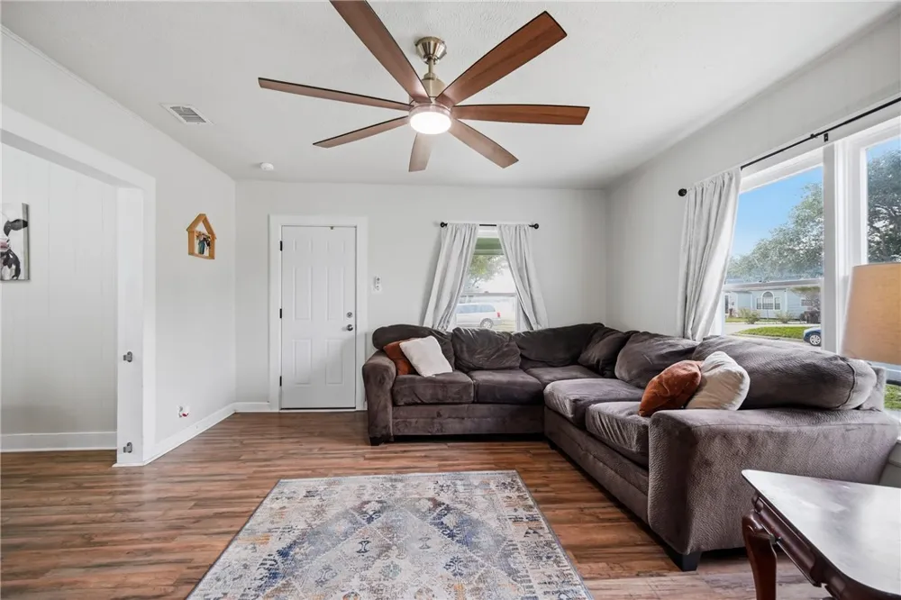 516 E Johnston Avenue Kingsville, TX 78363