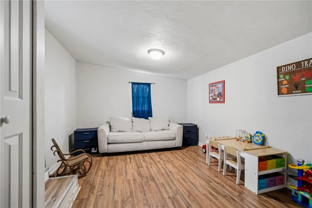 516 E Johnston Avenue Kingsville, TX 78363
