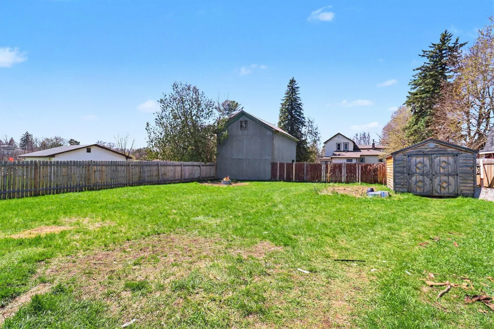 136 S Hemlock Street Evart, MI 49631