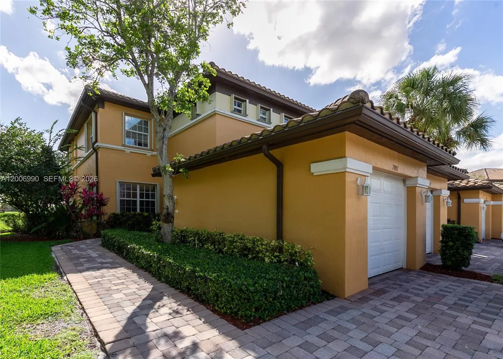 7901 NW 128th Ln #11-A Parkland, FL 33076