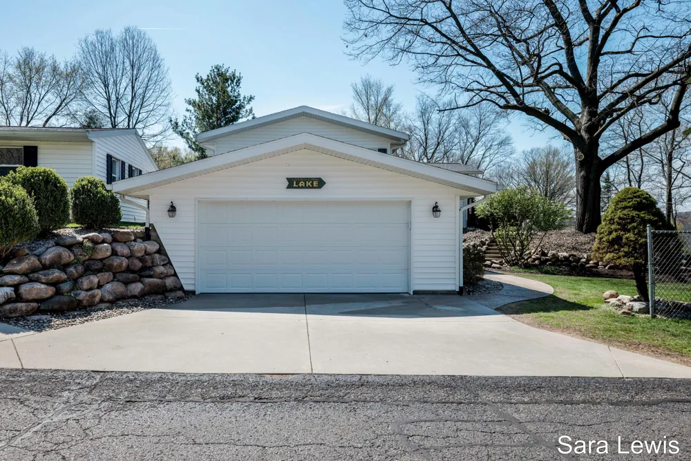 15710 Rich Lane Prairieville Township, MI 49060