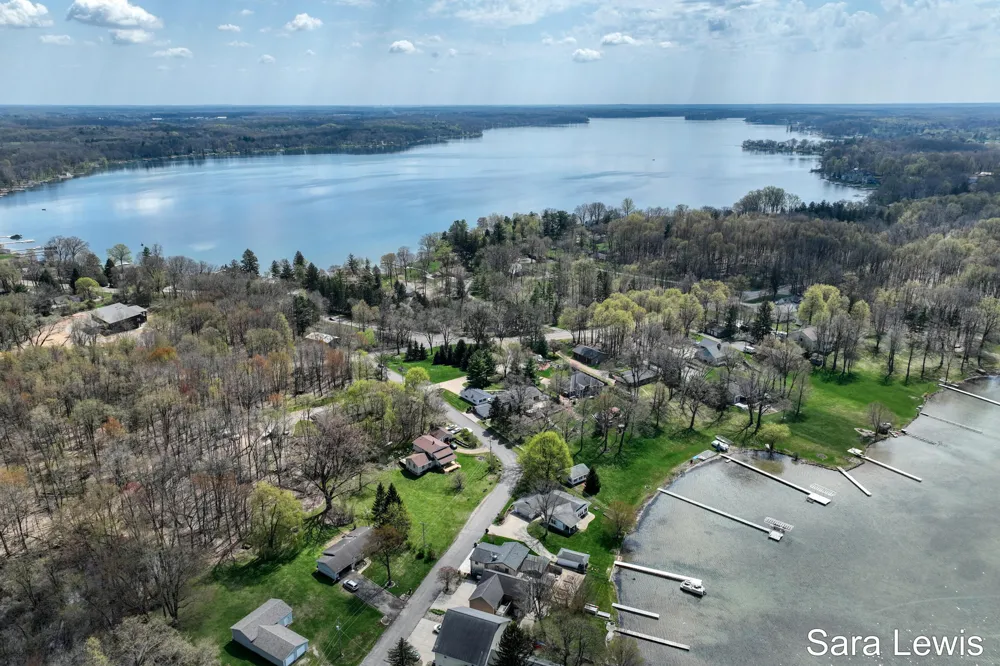 15710 Rich Lane Prairieville Township, MI 49060