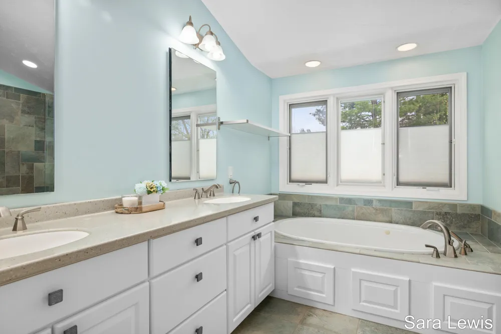 15710 Rich Lane Prairieville Township, MI 49060