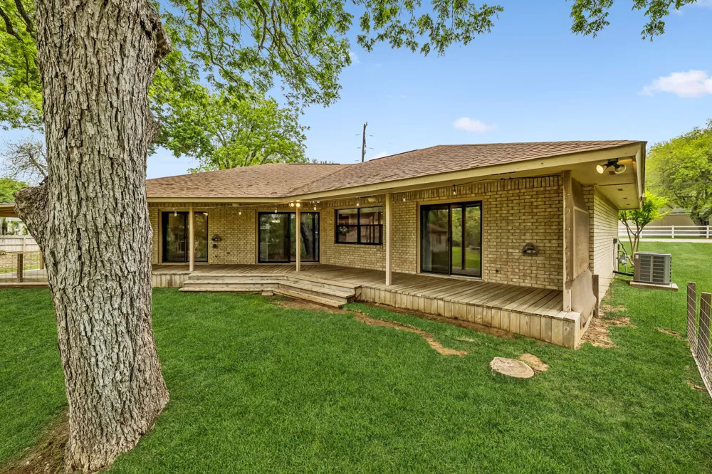 900 Boenig Street Seguin, TX 78155