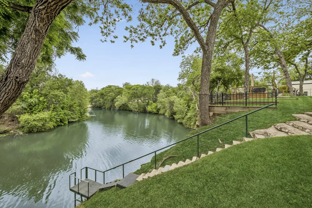 900 Boenig Street Seguin, TX 78155