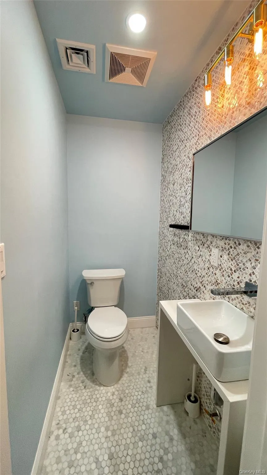 24814 Van Zandt Avenue Little Neck, NY 11362