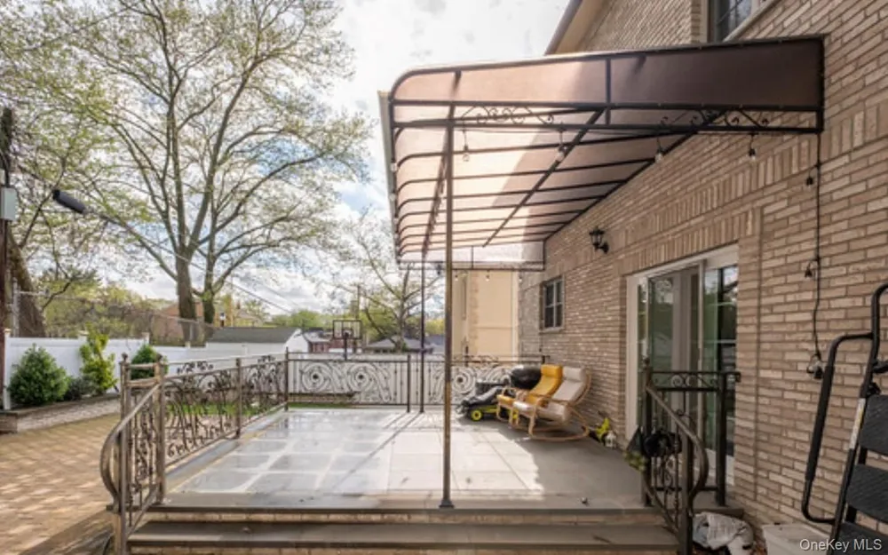 24814 Van Zandt Avenue Little Neck, NY 11362