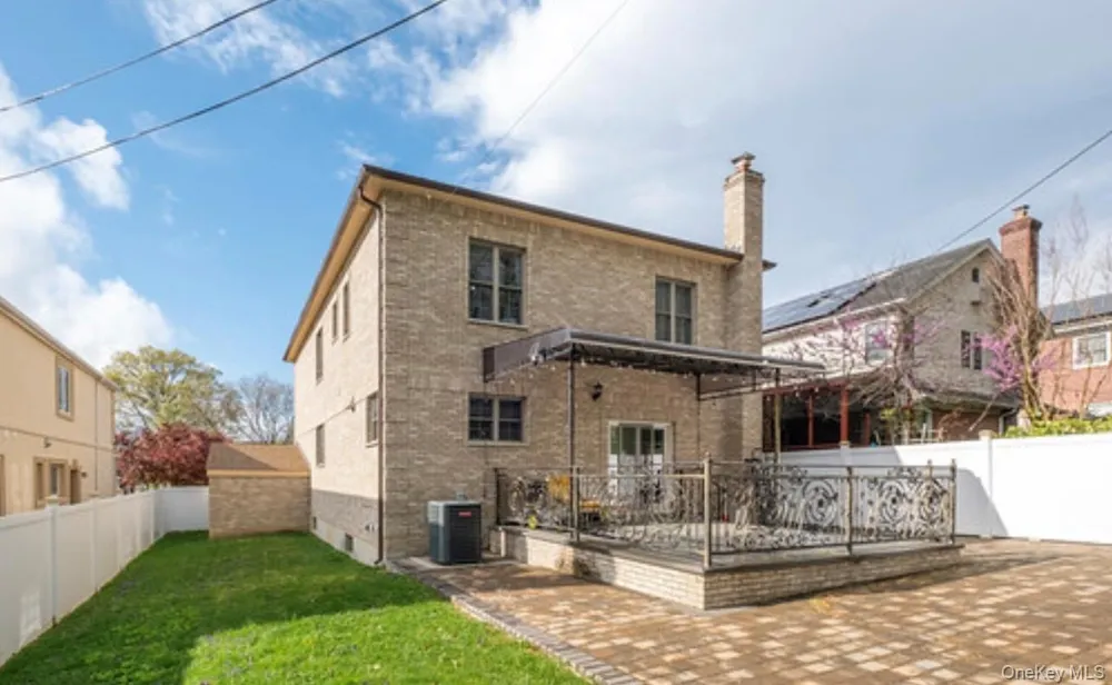 24814 Van Zandt Avenue Little Neck, NY 11362