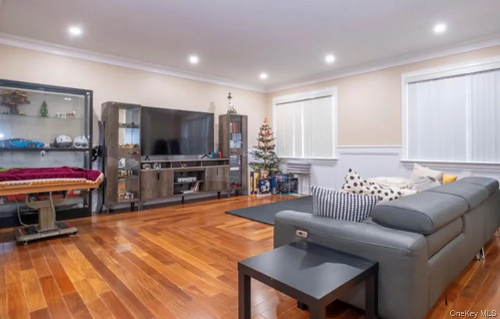 24814 Van Zandt Avenue Little Neck, NY 11362