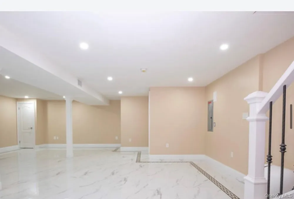 24814 Van Zandt Avenue Little Neck, NY 11362