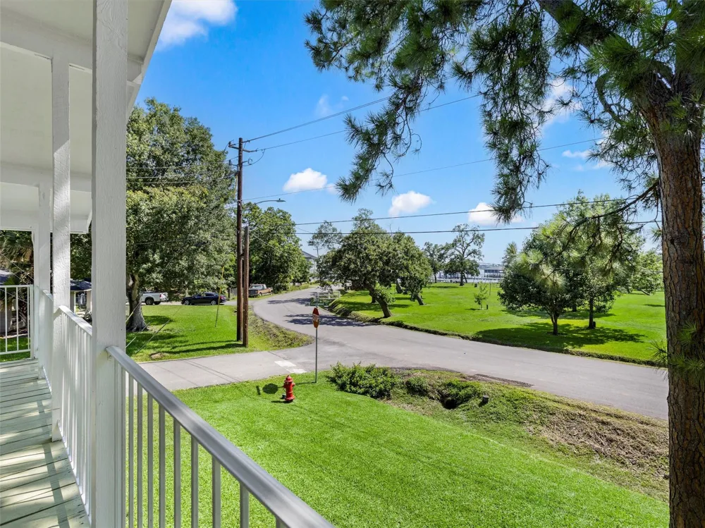 432 Glen Cove Street Kemah, TX 77565