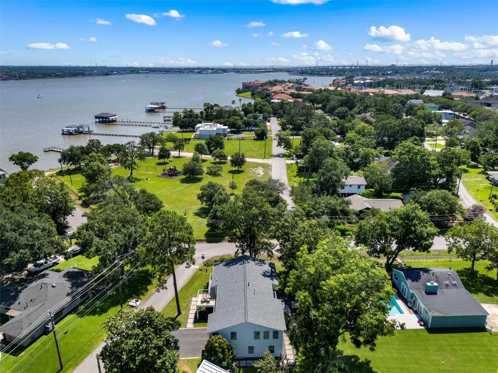 432 Glen Cove Street Kemah, TX 77565