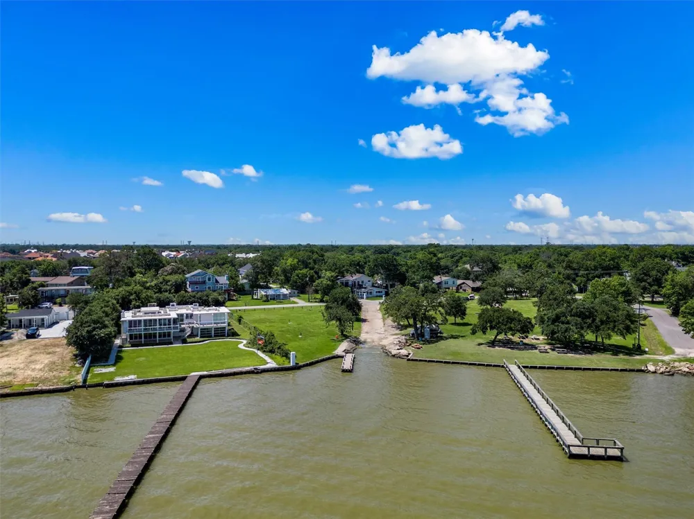 432 Glen Cove Street Kemah, TX 77565