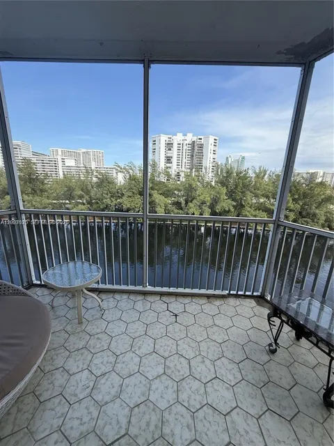 300 Diplomat Pkwy #712