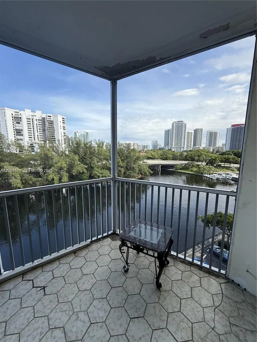 300 Diplomat Pkwy #712 Hallandale Beach, FL 33009
