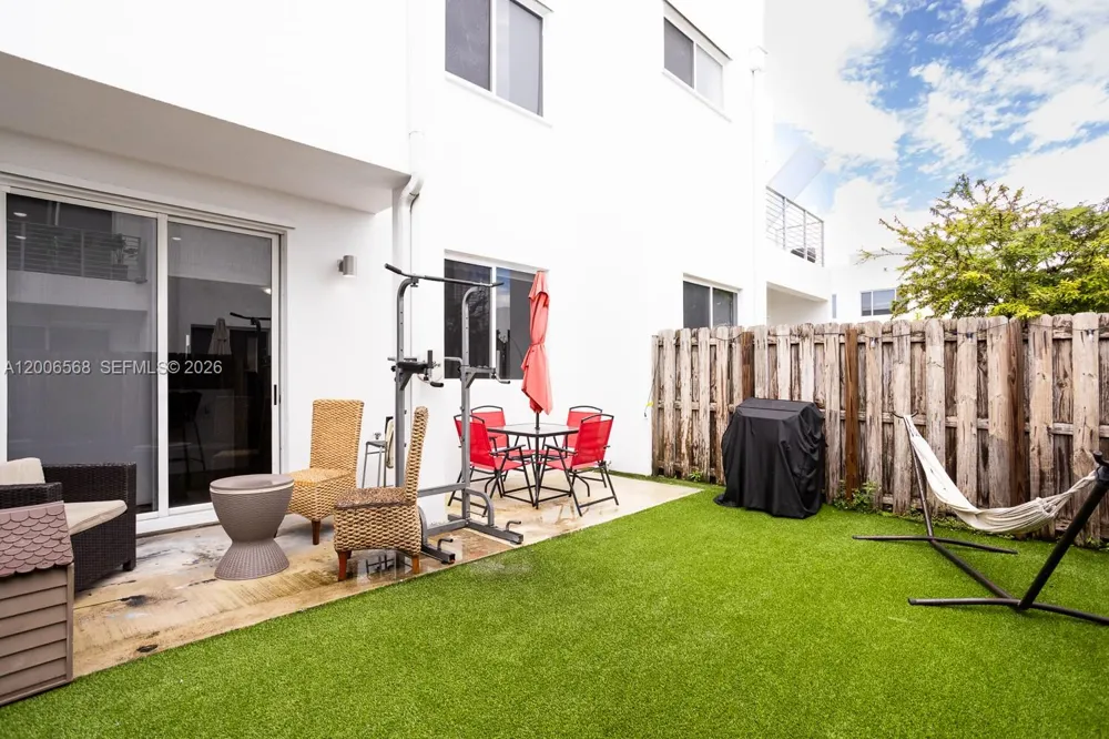 10279 NW 72nd St Doral, FL 33178