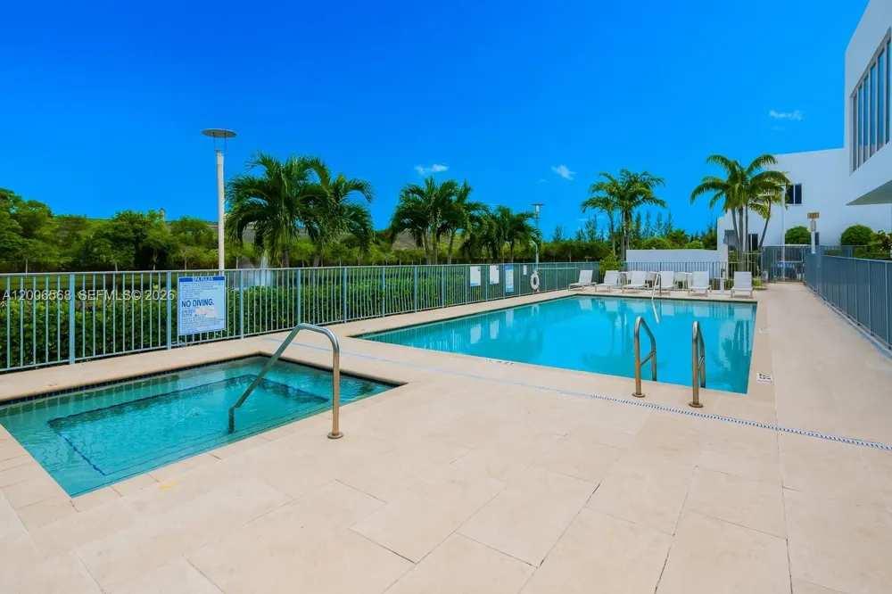 10279 NW 72nd St Doral, FL 33178