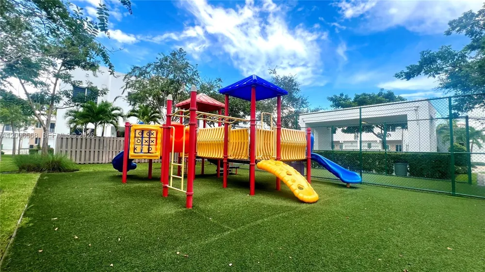 10279 NW 72nd St Doral, FL 33178