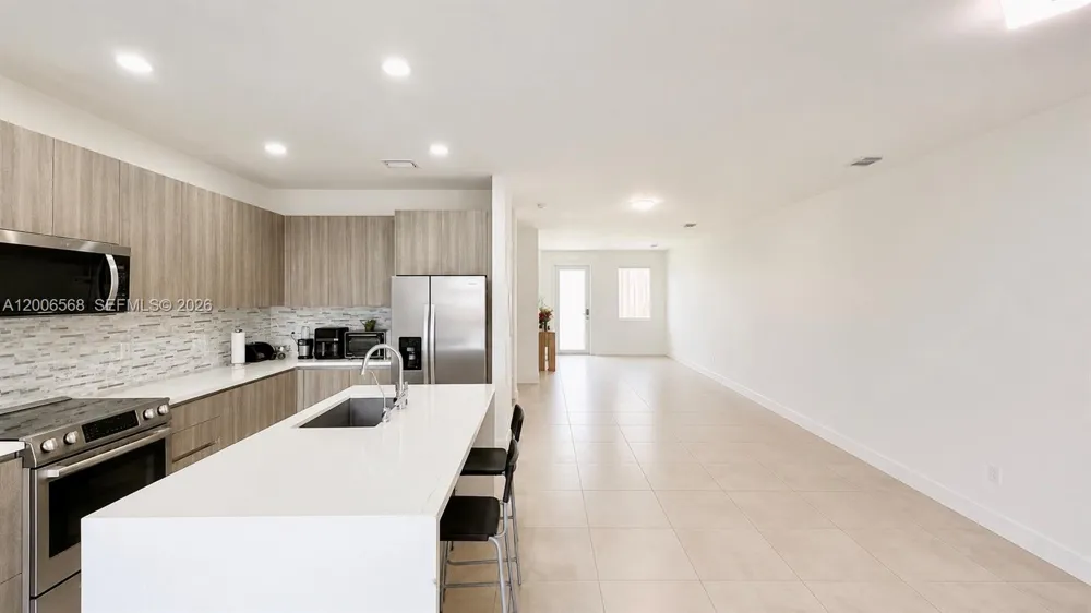 10279 NW 72nd St Doral, FL 33178