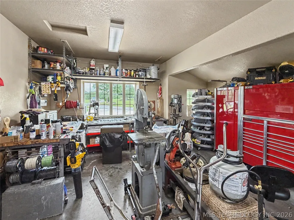 8199 W 800 ROAD Fort Gibson, OK 74434