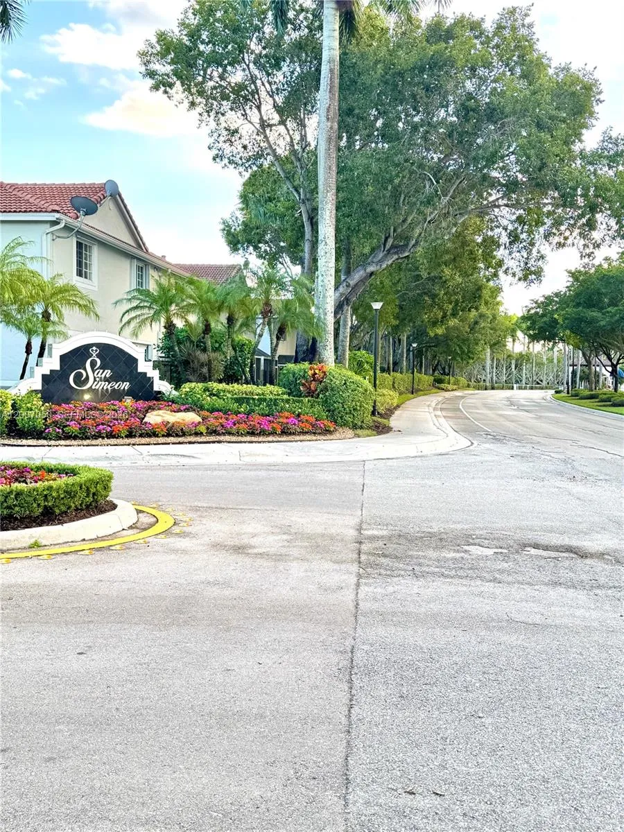 3742 San Simeon Cir #3742 Weston, FL 33331