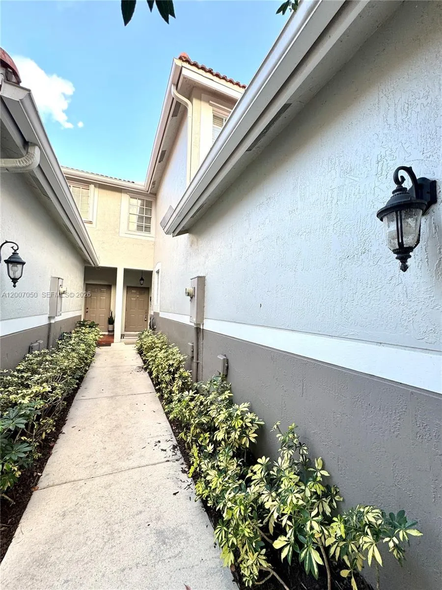 3742 San Simeon Cir #3742 Weston, FL 33331