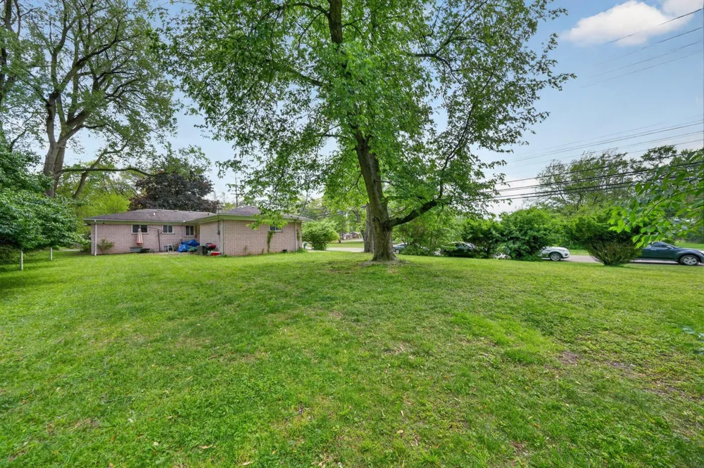 23100 Mapleridge Drive Southfield City, MI 48075