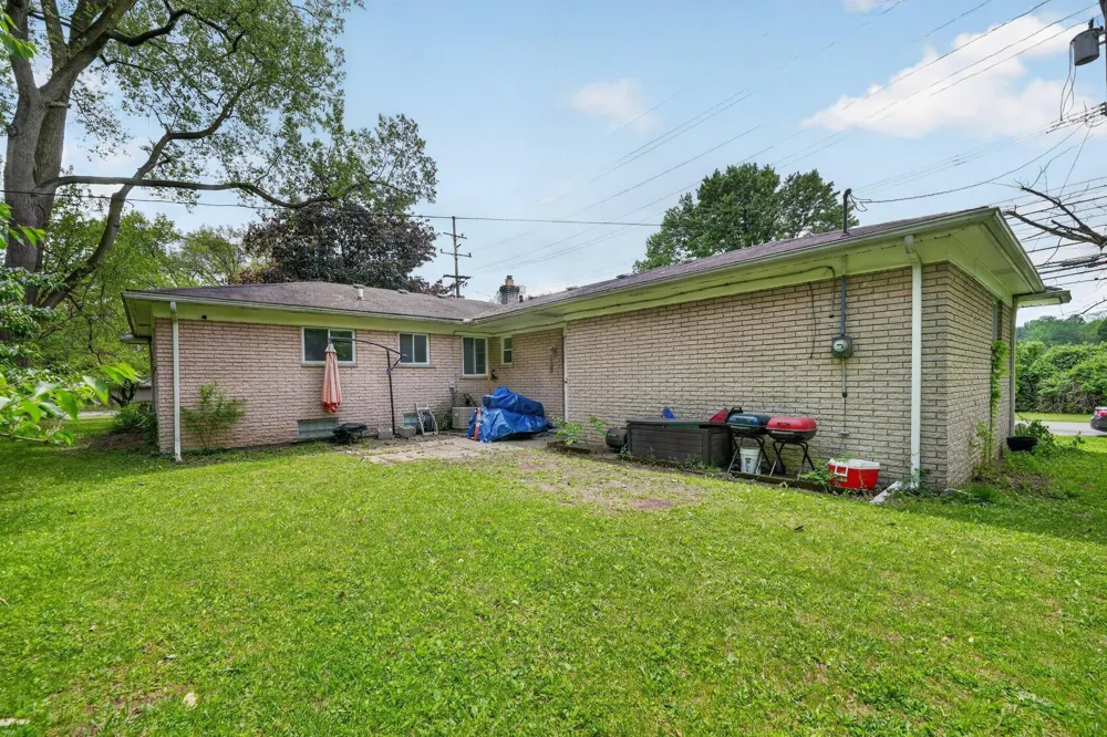23100 Mapleridge Drive Southfield City, MI 48075