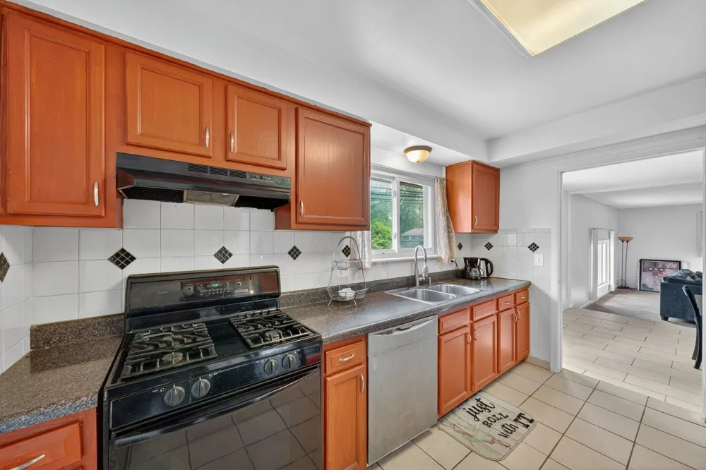 23100 Mapleridge Drive Southfield City, MI 48075