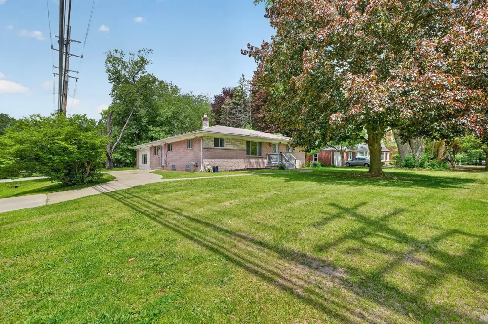 23100 Mapleridge Drive Southfield City, MI 48075