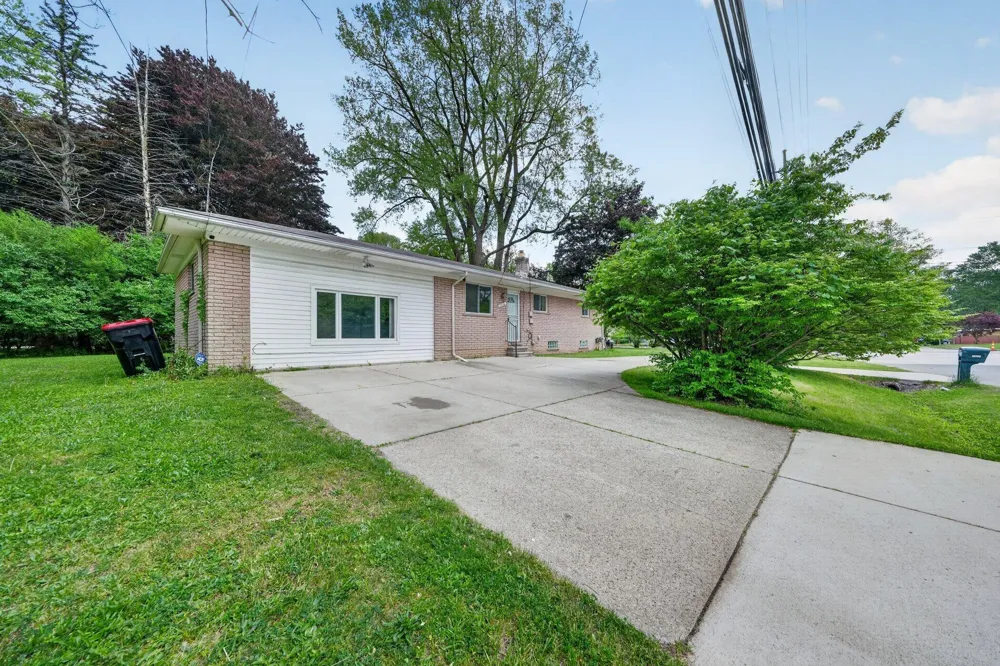 23100 Mapleridge Drive Southfield City, MI 48075