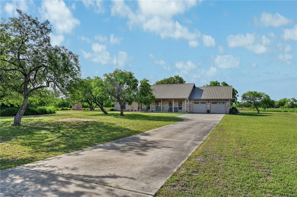 118 Agape Drive Woodsboro, TX 78393