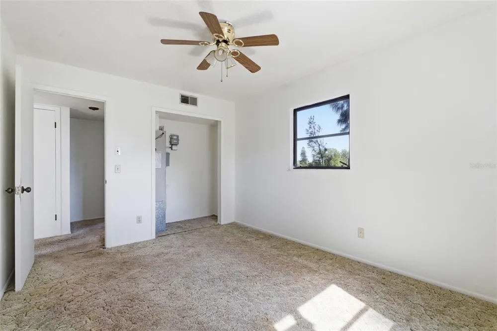 8221 RIVERSIDE DR NE St Petersburg, FL 33702