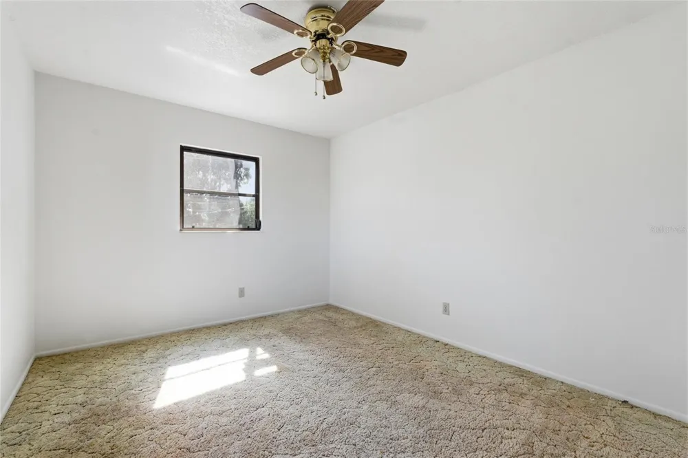 8221 RIVERSIDE DR NE St Petersburg, FL 33702