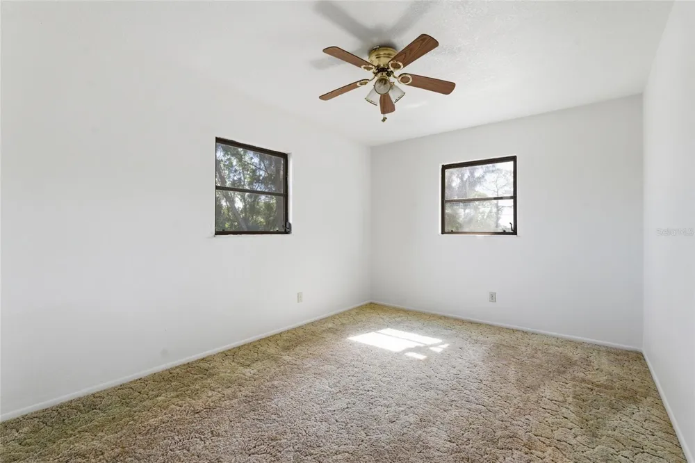 8221 RIVERSIDE DR NE St Petersburg, FL 33702