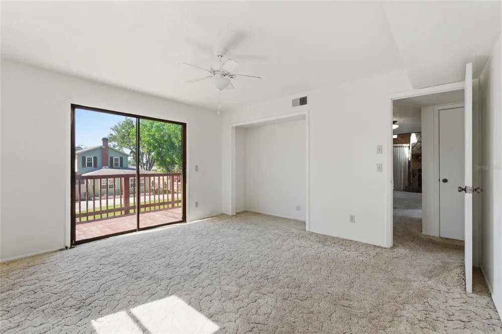 8221 RIVERSIDE DR NE St Petersburg, FL 33702