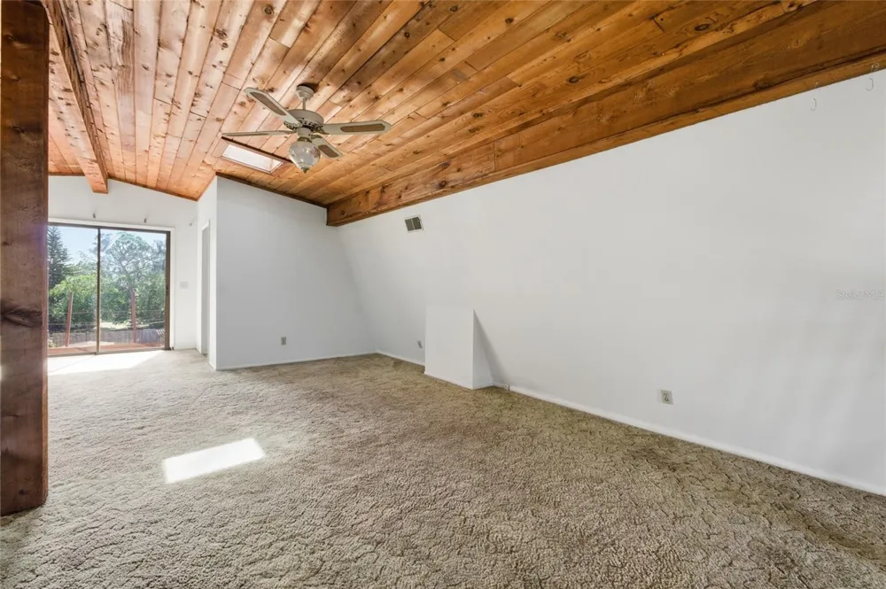 8221 RIVERSIDE DR NE St Petersburg, FL 33702