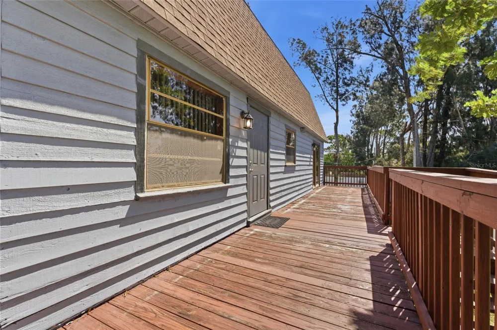 8221 RIVERSIDE DR NE St Petersburg, FL 33702