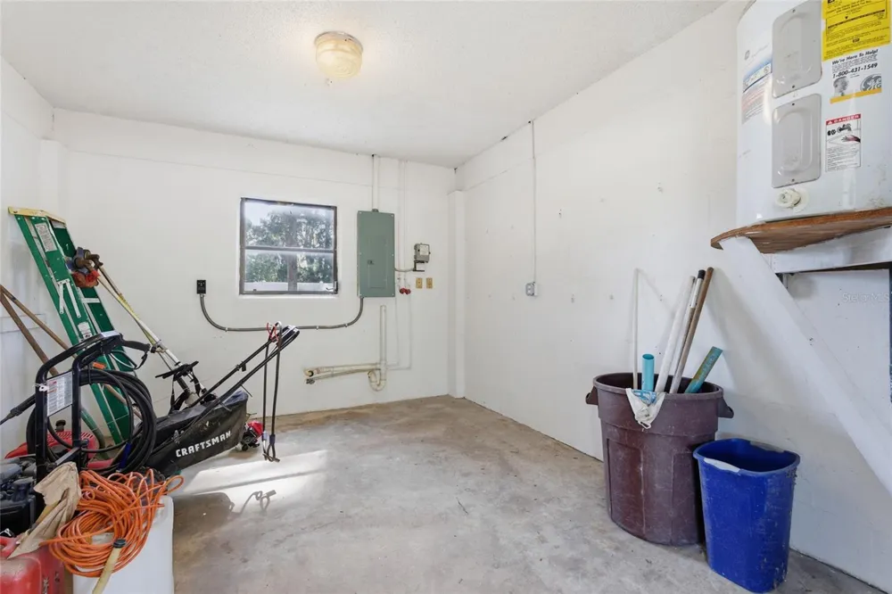 8221 RIVERSIDE DR NE St Petersburg, FL 33702