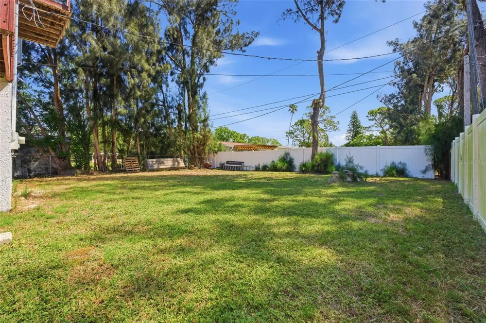 8221 RIVERSIDE DR NE St Petersburg, FL 33702