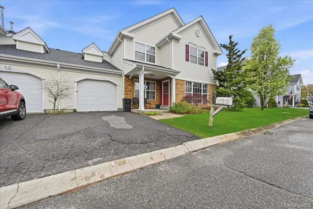 10 Casey Lane Middle Island, NY 11953